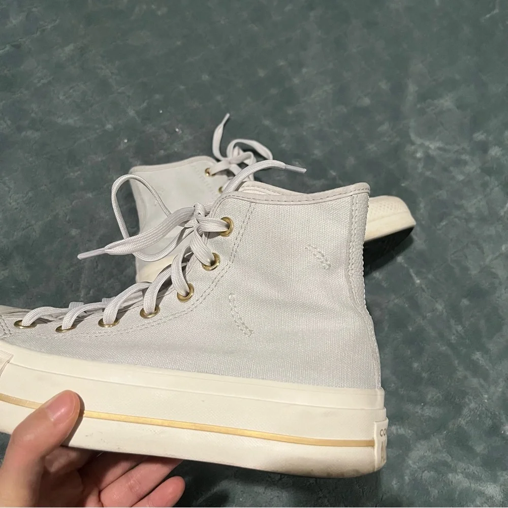 Converse stylish white